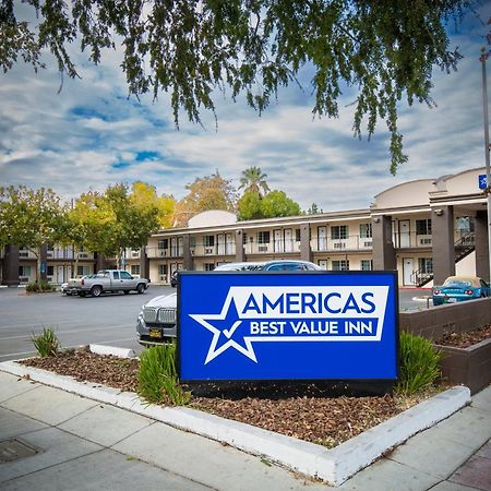アメリカズ ベスト バリュー イン チコ エクステリア 写真