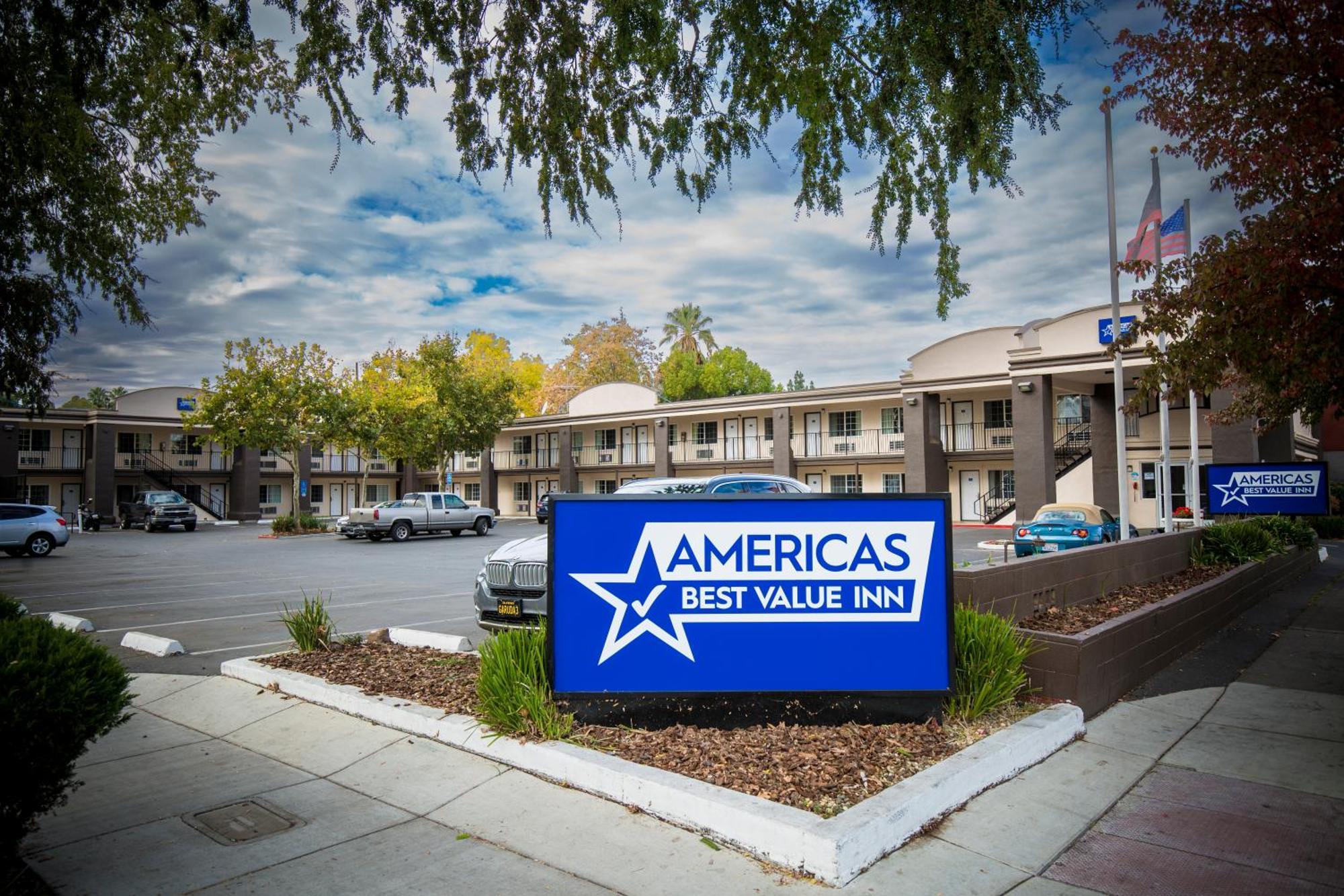 アメリカズ ベスト バリュー イン チコ エクステリア 写真